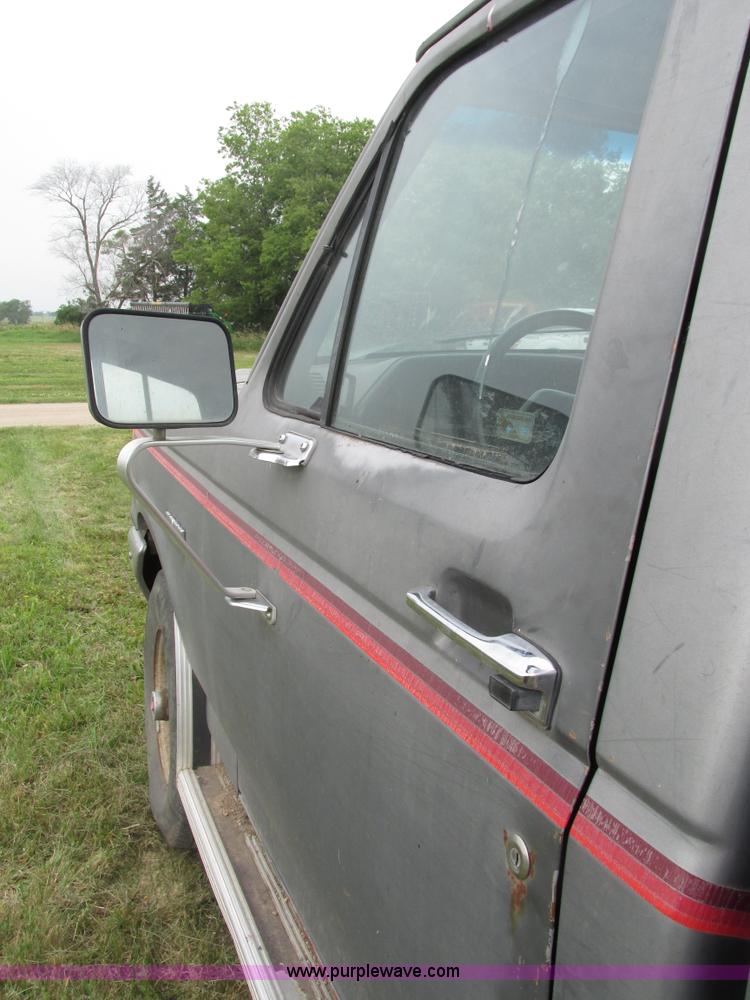 image for item H4576 1990 Ford F250 pickup truck