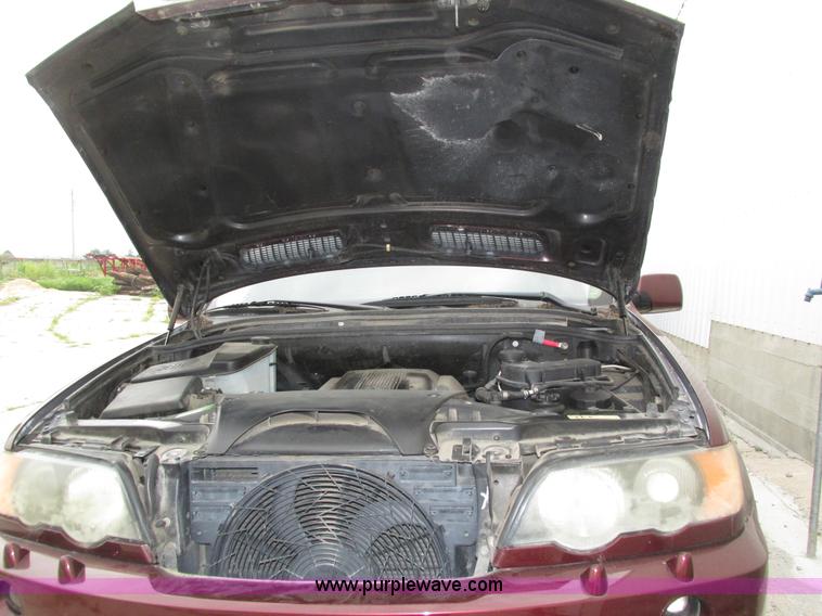 image for item H4577 2001 BMW X5 SUV