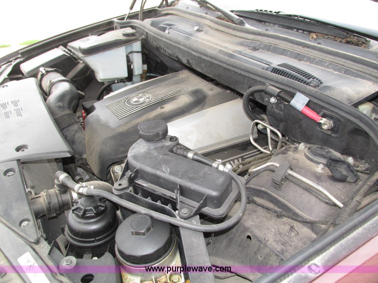 image for item H4577 2001 BMW X5 SUV