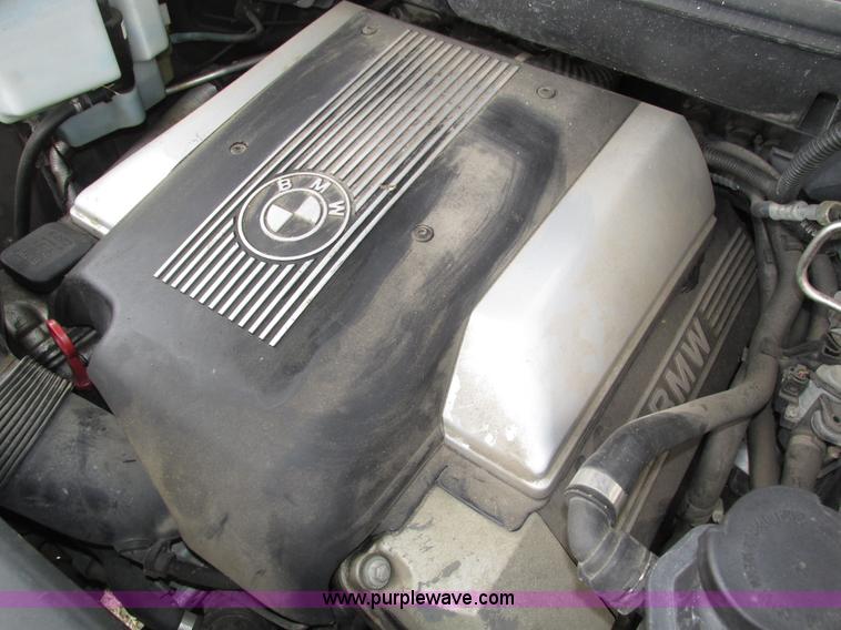 image for item H4577 2001 BMW X5 SUV