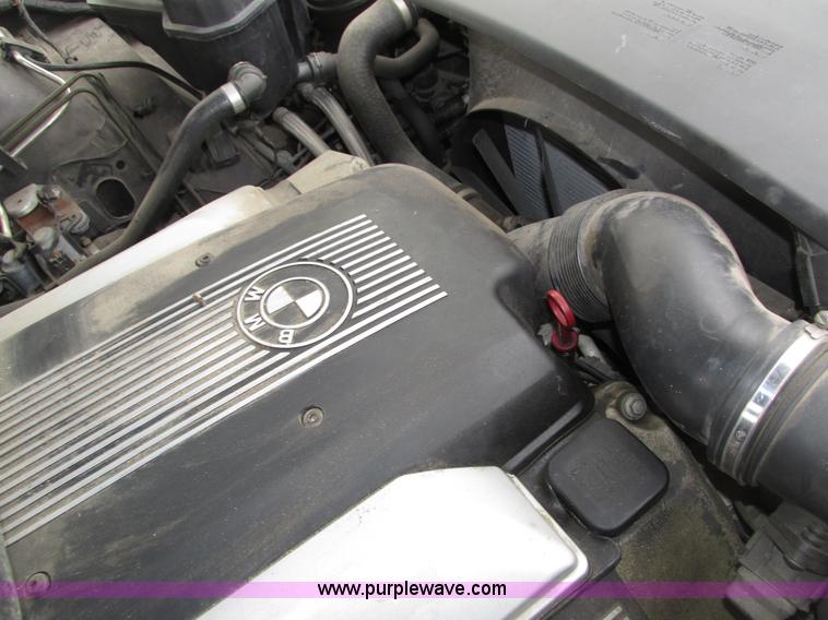 image for item H4577 2001 BMW X5 SUV