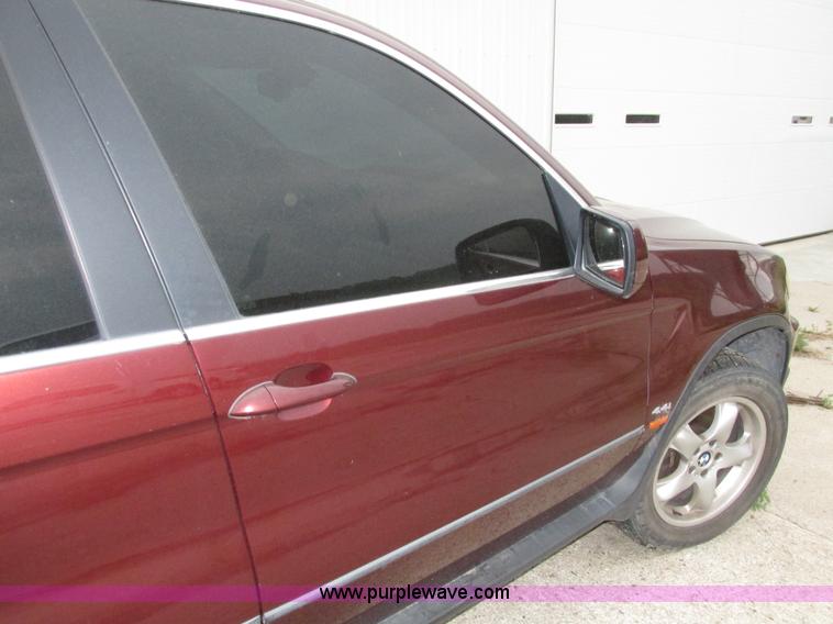 image for item H4577 2001 BMW X5 SUV