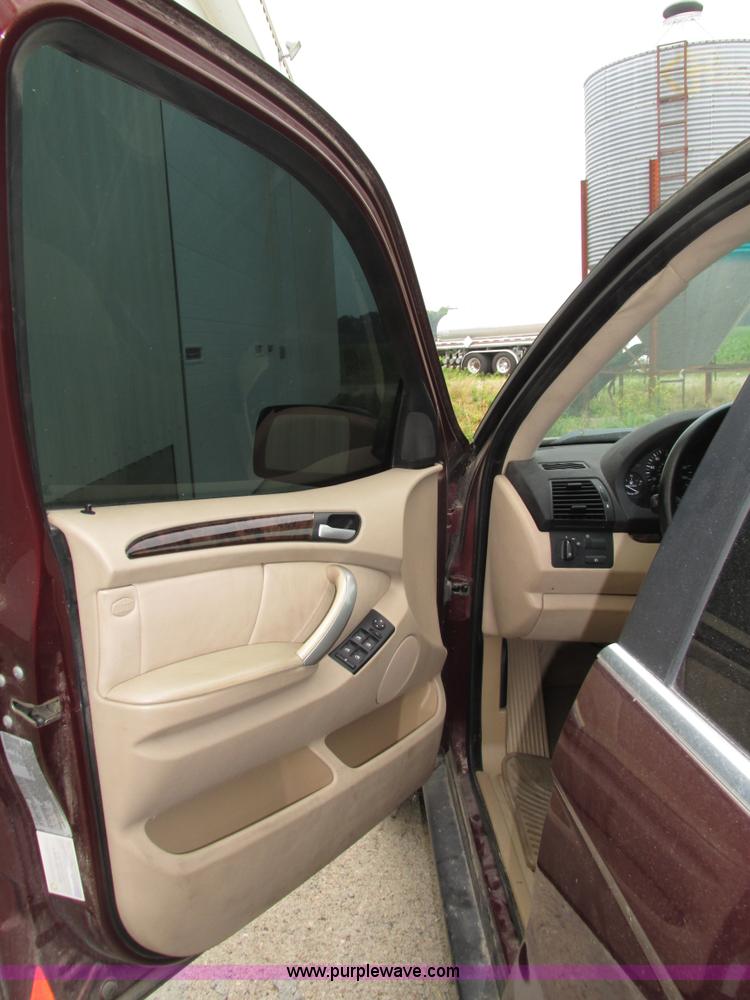 image for item H4577 2001 BMW X5 SUV