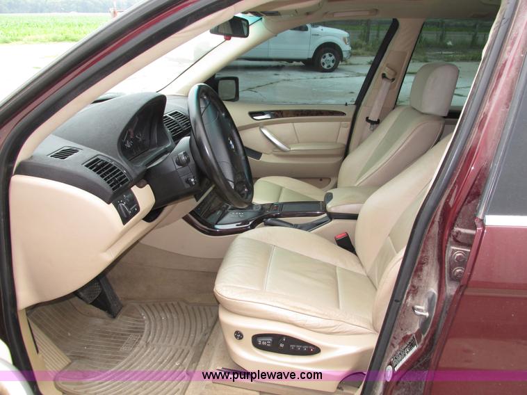 image for item H4577 2001 BMW X5 SUV