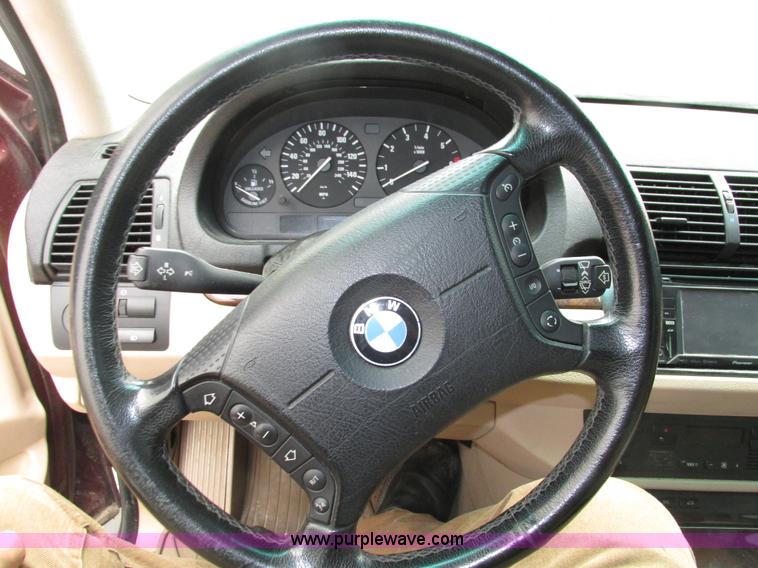 image for item H4577 2001 BMW X5 SUV
