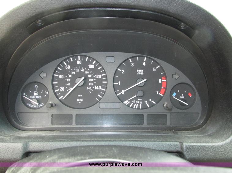 image for item H4577 2001 BMW X5 SUV