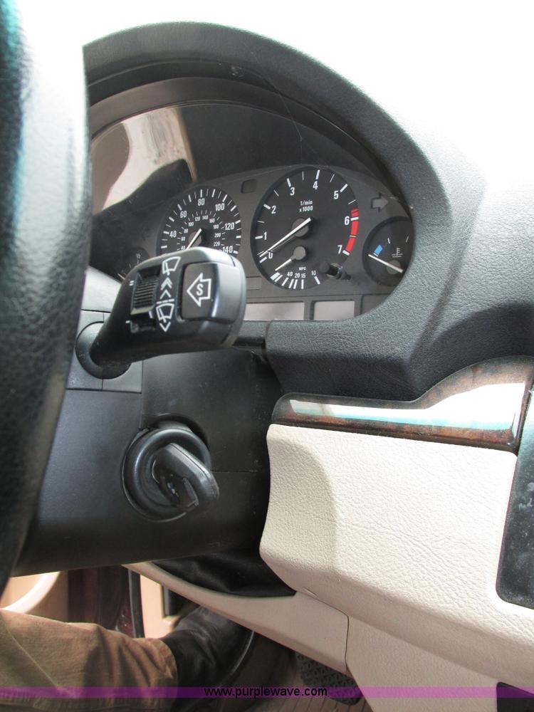 image for item H4577 2001 BMW X5 SUV