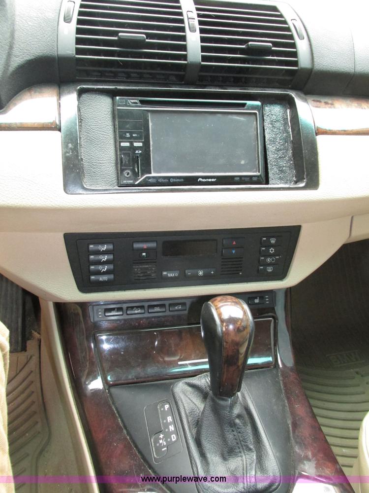 image for item H4577 2001 BMW X5 SUV