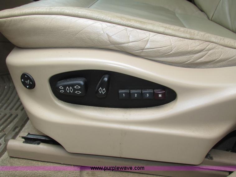 image for item H4577 2001 BMW X5 SUV