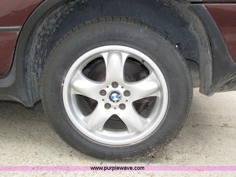image for item H4577 2001 BMW X5 SUV