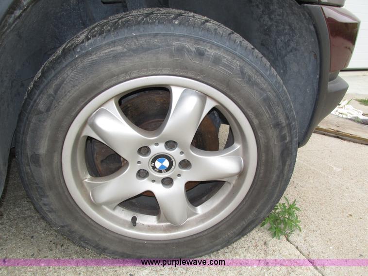 image for item H4577 2001 BMW X5 SUV