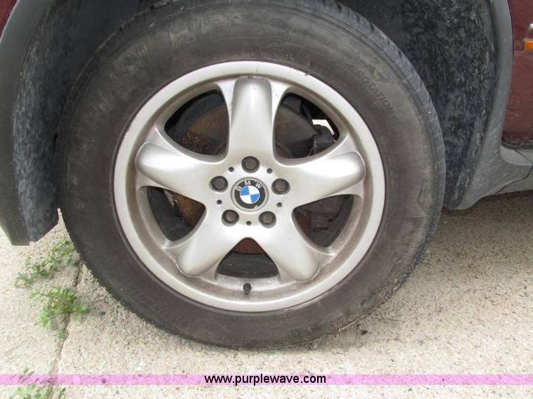 image for item H4577 2001 BMW X5 SUV