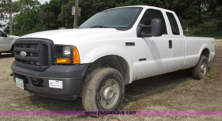 image for item H4593 2007 Ford F250 Super Duty XL SuperCab pickup truck