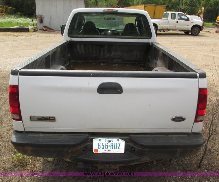 image for item H4593 2007 Ford F250 Super Duty XL SuperCab pickup truck