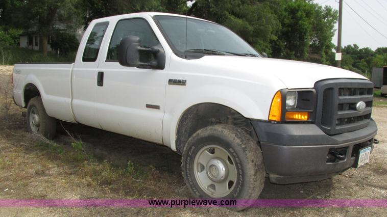 image for item H4593 2007 Ford F250 Super Duty XL SuperCab pickup truck