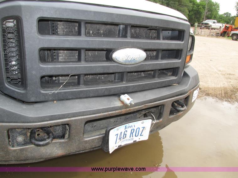 image for item H4595 2007 Ford F250 Super Duty XL SuperCab pickup truck