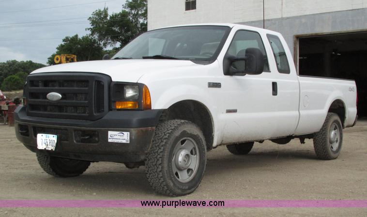 image for item H4596 2007 Ford F250 Super Duty XL pickup truck