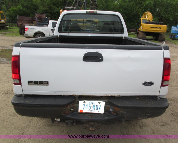 image for item H4596 2007 Ford F250 Super Duty XL pickup truck