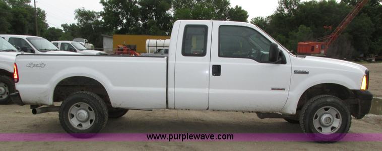 image for item H4596 2007 Ford F250 Super Duty XL pickup truck