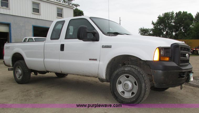 image for item H4596 2007 Ford F250 Super Duty XL pickup truck