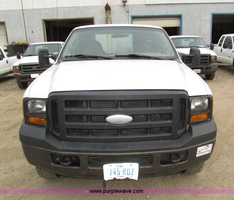 image for item H4596 2007 Ford F250 Super Duty XL pickup truck