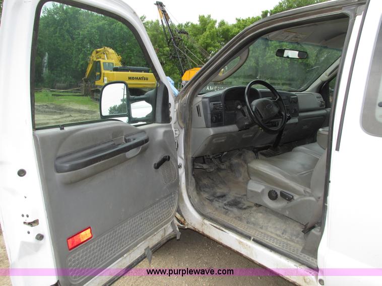 image for item H4596 2007 Ford F250 Super Duty XL pickup truck