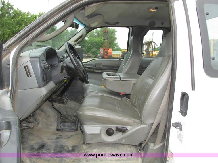 image for item H4596 2007 Ford F250 Super Duty XL pickup truck