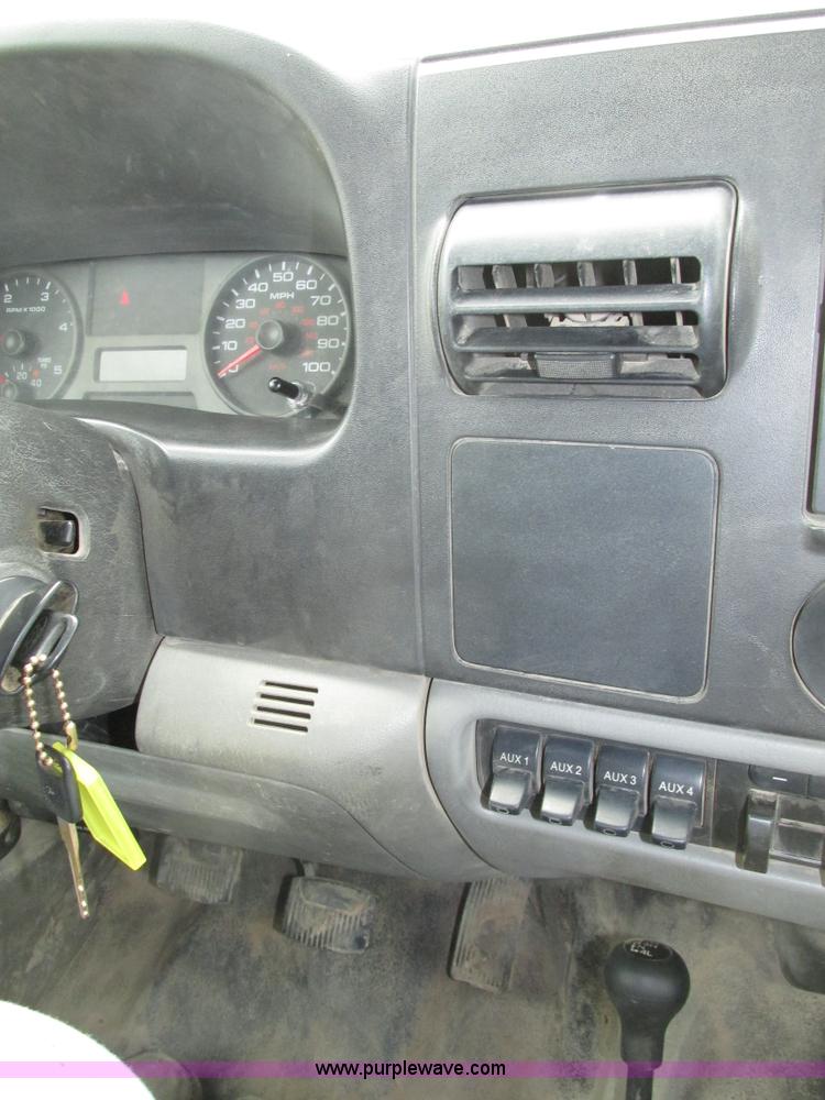 image for item H4596 2007 Ford F250 Super Duty XL pickup truck