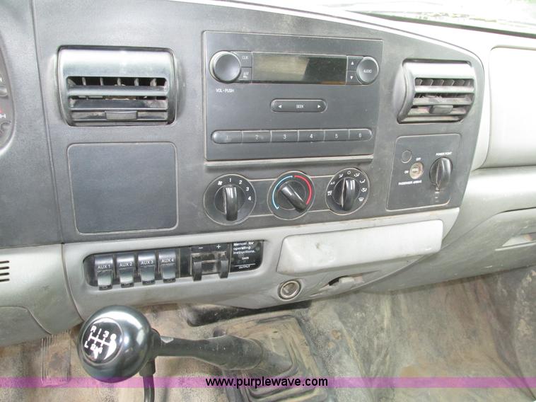 image for item H4596 2007 Ford F250 Super Duty XL pickup truck