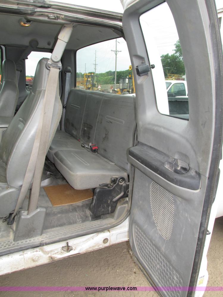 image for item H4596 2007 Ford F250 Super Duty XL pickup truck