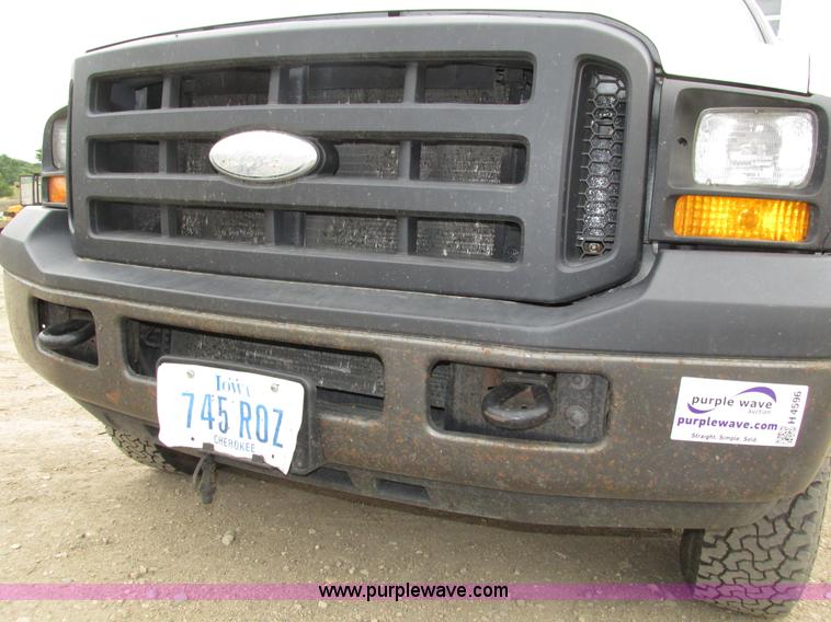image for item H4596 2007 Ford F250 Super Duty XL pickup truck
