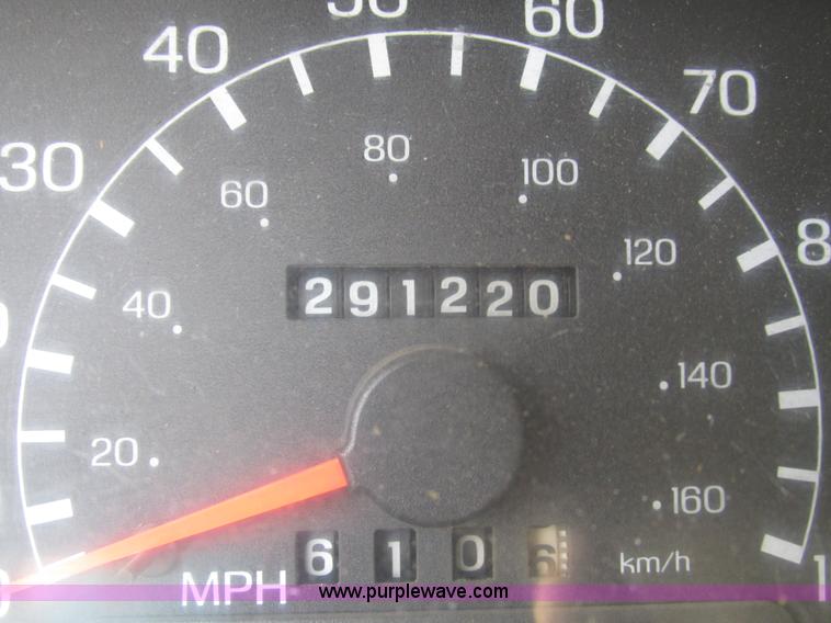 image for item H4597 1999 Ford F250 Super Duty XL pickup truck