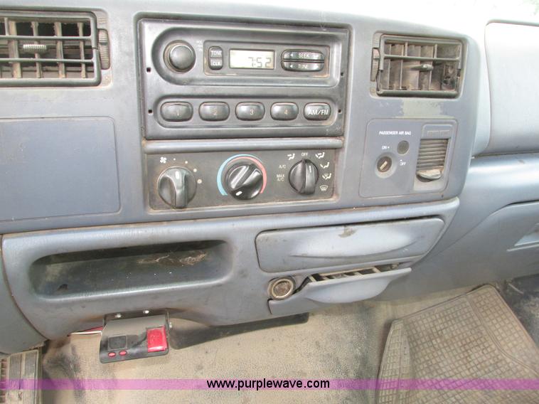 image for item H4597 1999 Ford F250 Super Duty XL pickup truck