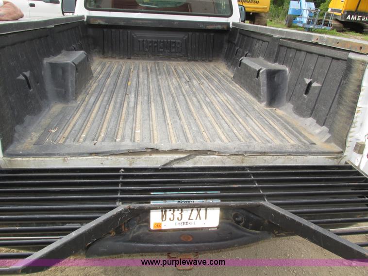 image for item H4597 1999 Ford F250 Super Duty XL pickup truck