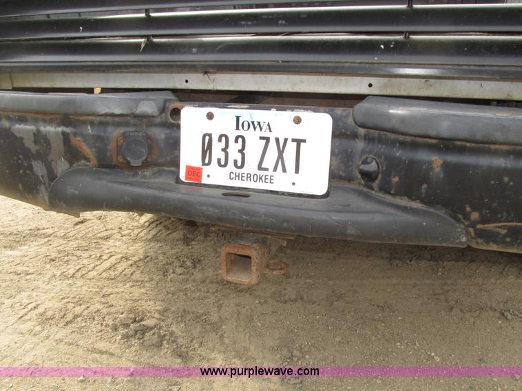 image for item H4597 1999 Ford F250 Super Duty XL pickup truck