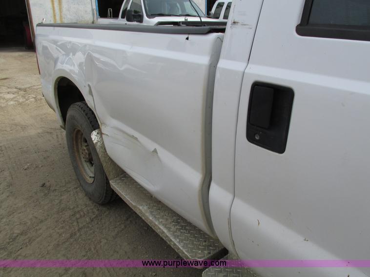 image for item H4597 1999 Ford F250 Super Duty XL pickup truck