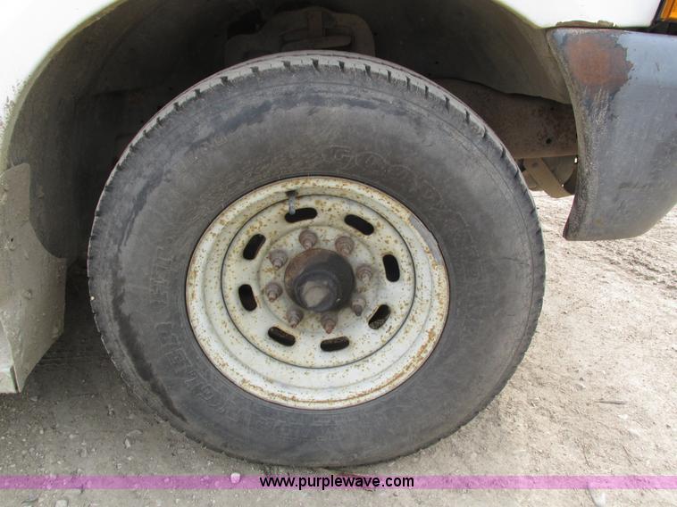 image for item H4597 1999 Ford F250 Super Duty XL pickup truck