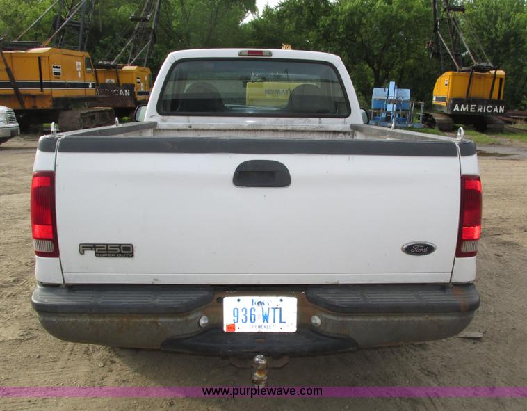 image for item H4598 2000 Ford F250 Super Duty XL pickup truck