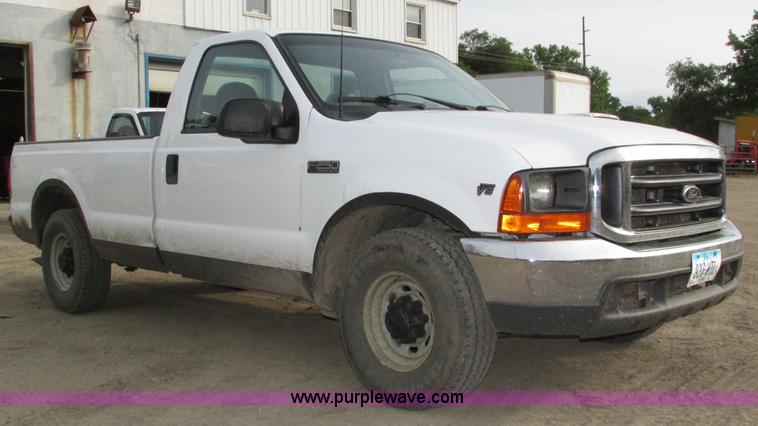 image for item H4598 2000 Ford F250 Super Duty XL pickup truck