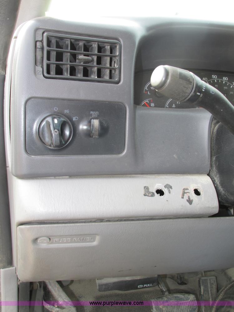 image for item H4598 2000 Ford F250 Super Duty XL pickup truck