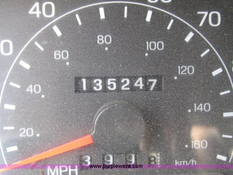 image for item H4598 2000 Ford F250 Super Duty XL pickup truck