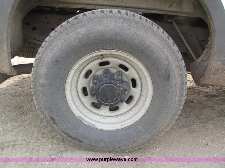 image for item H4598 2000 Ford F250 Super Duty XL pickup truck