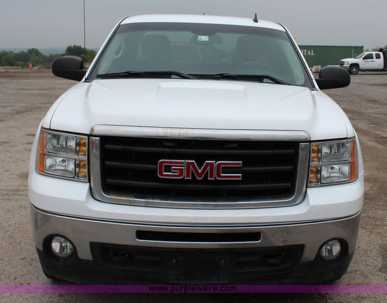 image for item I1617 2009 GMC Sierra 1500 SLE Ext. Cab pickup truck