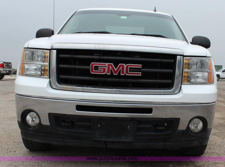 image for item I1617 2009 GMC Sierra 1500 SLE Ext. Cab pickup truck
