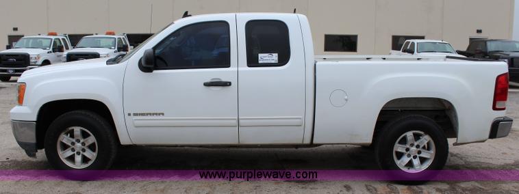 image for item I1617 2009 GMC Sierra 1500 SLE Ext. Cab pickup truck
