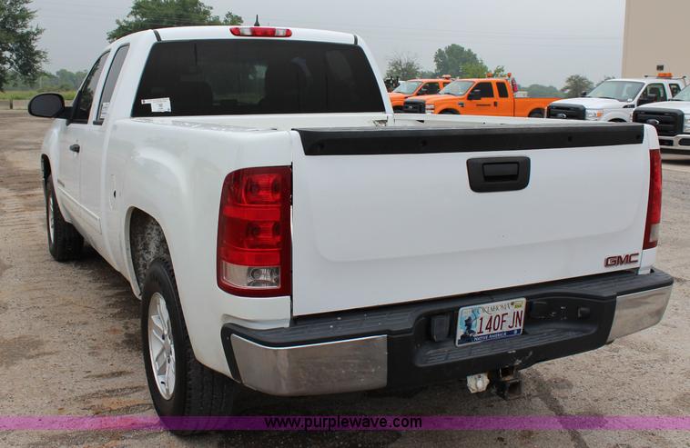 image for item I1617 2009 GMC Sierra 1500 SLE Ext. Cab pickup truck