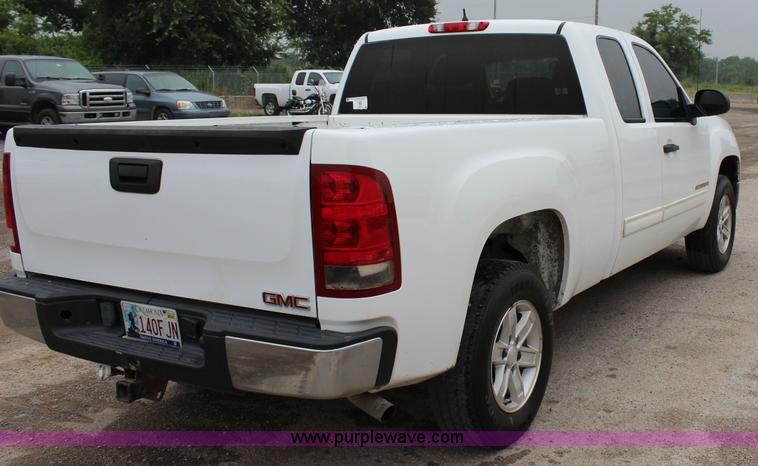 image for item I1617 2009 GMC Sierra 1500 SLE Ext. Cab pickup truck