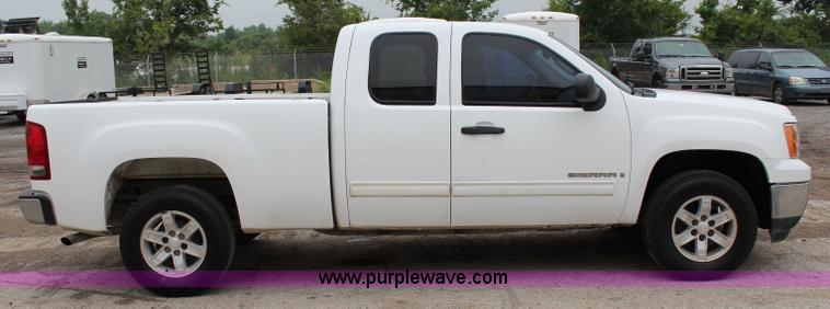 image for item I1617 2009 GMC Sierra 1500 SLE Ext. Cab pickup truck
