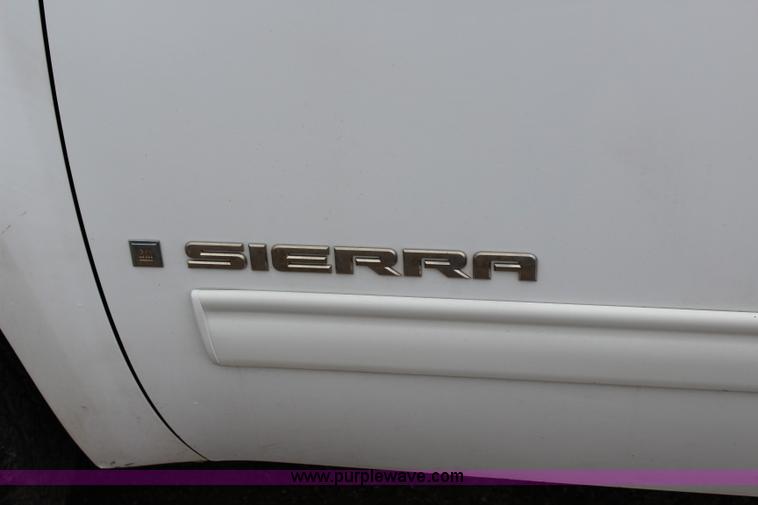 image for item I1617 2009 GMC Sierra 1500 SLE Ext. Cab pickup truck