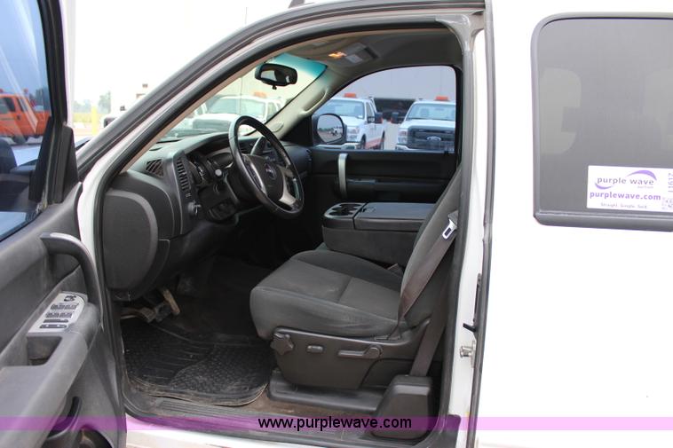 image for item I1617 2009 GMC Sierra 1500 SLE Ext. Cab pickup truck